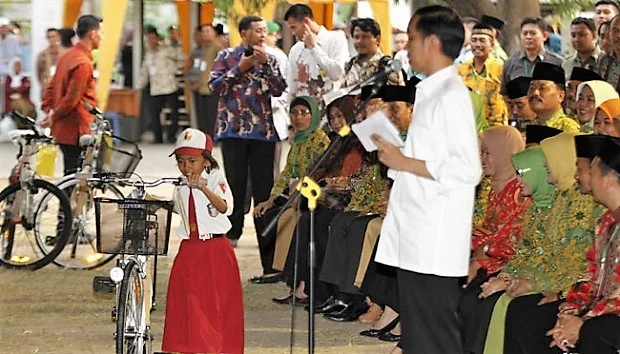 Ini 3 Tafsir Filosofis “Sepeda Jokowi” Menurut Mendikbud