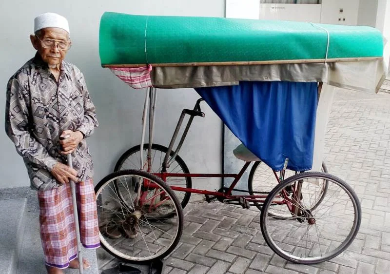 Dengan Sepeda Uniknya, Suraji Bisa Rutin Berjamaah di Masjid
