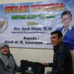 Klinik dr M Suherman Terima Bantuan Alkes dan Obat dari Anggota DPR RI