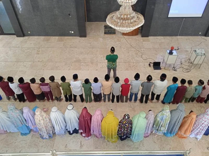 Shalat Khusuf dan Proses Gerhana Jadi Pelajaran Integrasi di Mimsix