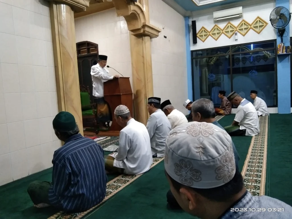 Masjid Al-Qohhar Adakan Shalat Gerhana dan Bagi Sembako
