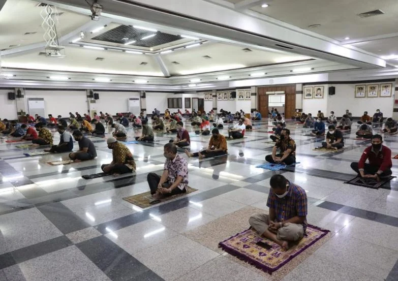 Hukum Shalat Jumat Tidak di Masjid