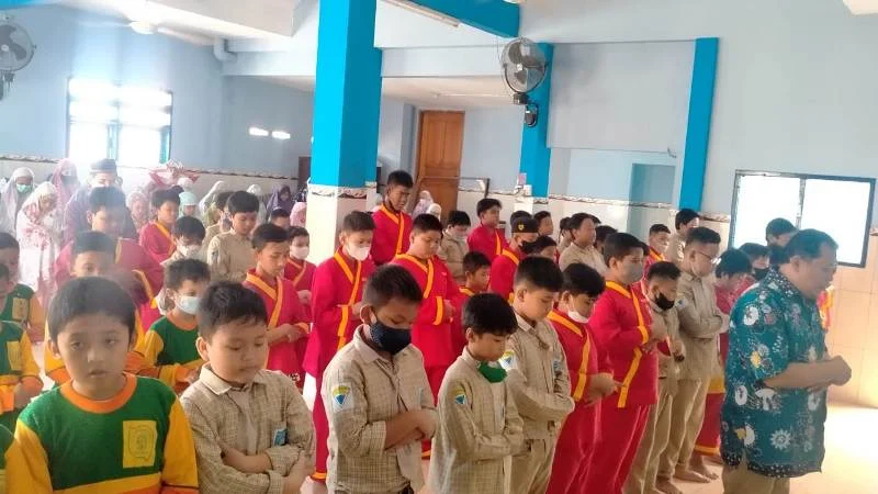 Mantan Guru Wafat, Murid SD Muhammadiyah 2 Shalat Gaib