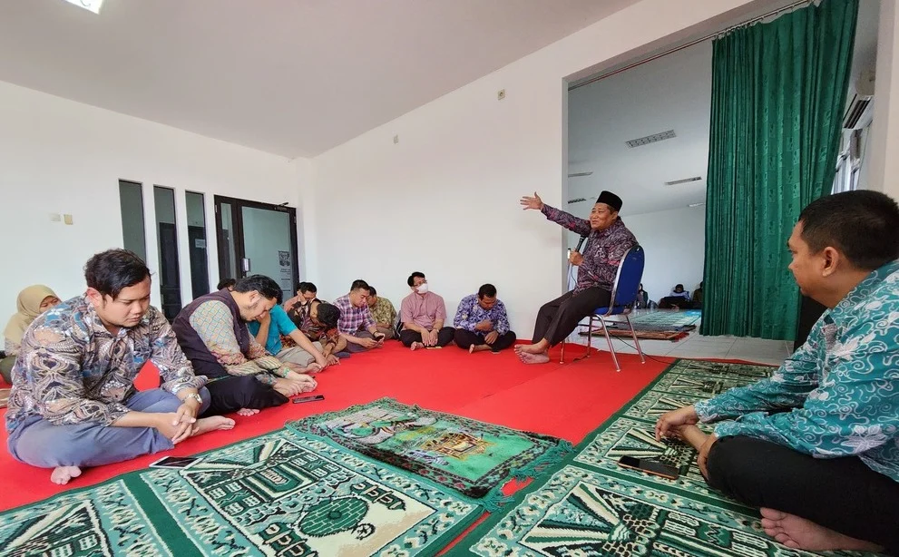Lima Prinsip Bekerja di Muhammadiyah, Pengalaman Doktor Ngajar di SD
