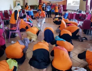 Emak-Emak Simulasi Bencana, Begini Kondisinya