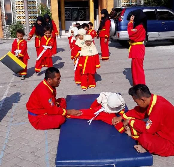 Berlatih Rol dan Cium Lutut, Pesilat Cilik Ini Minta Mengulang Berkali-kali