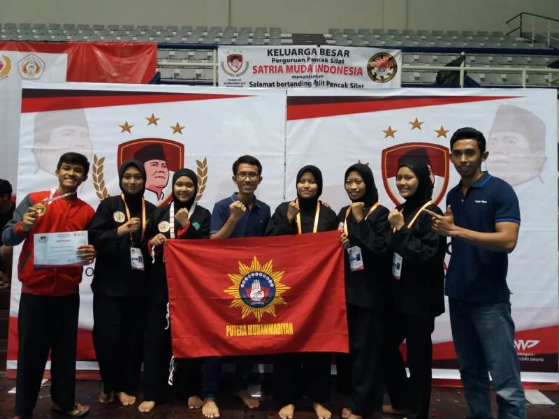 Pesilat Smamda Raih Medali Emas Bertanding dengan Atlet Puslatda