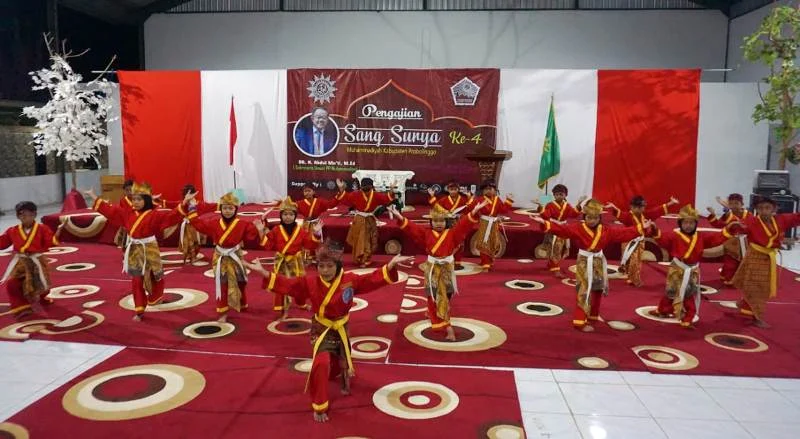 Jurus Senjata Golok Kembar Sambut Kedatangan Sekretaris PP Muhammadiyah