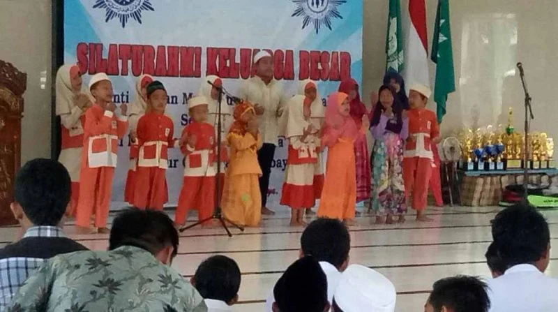 Mengharukan! Puisi Anak Panti untuk Ayah-Bunda