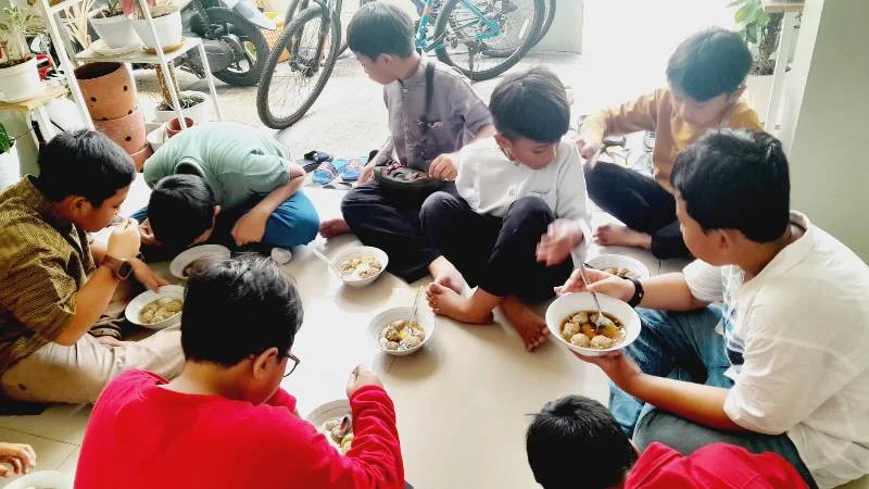 Silaturahim Antar Teman, Ada Mengaji dan Games