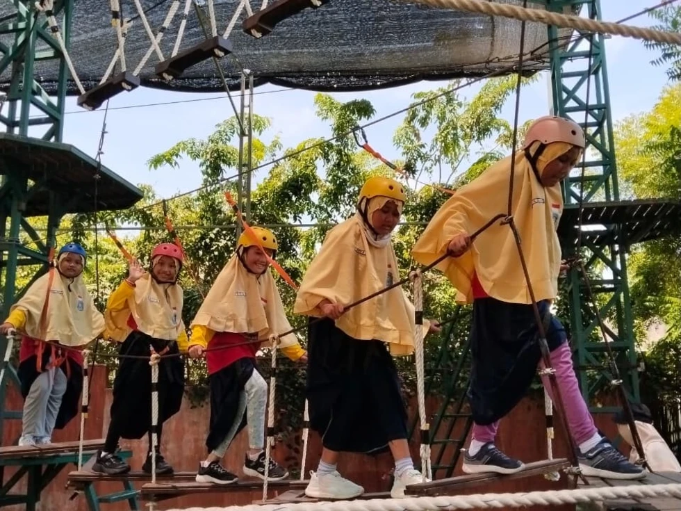 Siswa Kelas 3 SD Muhammadiyah 2 Bojonegoro Belajar Seru di Maharani Zoo