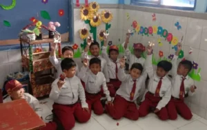 Asyiknya Siswa SD Mutu Dukun Bikin Pesawat Sederhana