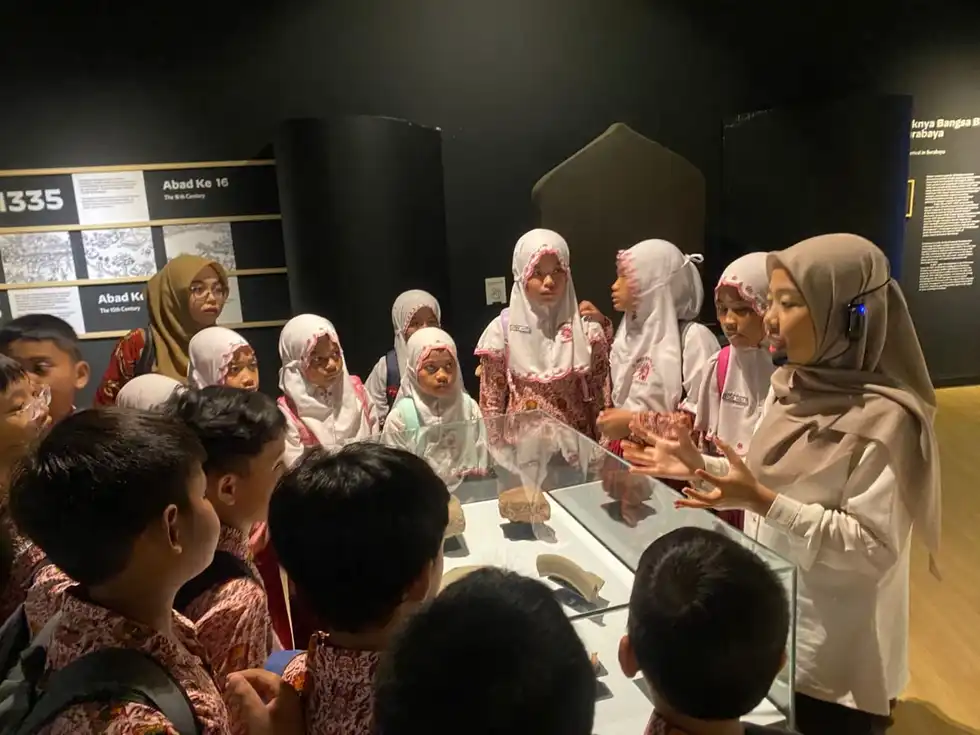 Siswa SD Muhammadiyah 7 Surabaya Ikuti Kelas Ekspedisi Sejarah di Museum Siola