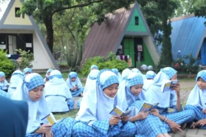 Serunya Siswa SD Muhlas Hafalan di Saung elKISI Edu Park