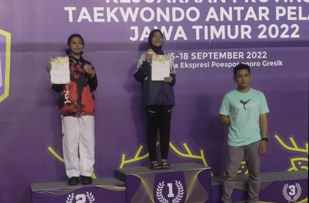 Siswa SMAM 1 Panji Rebut Emas Taekwondo Kejurprov Antarpelajar Jatim