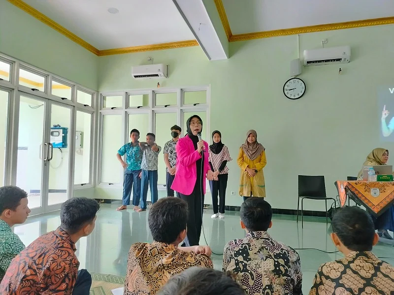 Siswa SMP Muhammadiyah PK Solo Ikuti Training Public Speaking