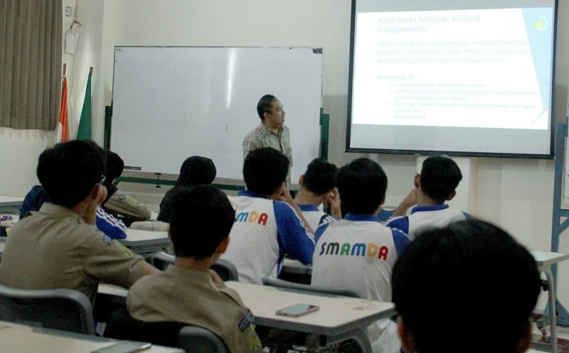 Siswa Smamda Belajar Kecerdasan Buatan di Program OTM