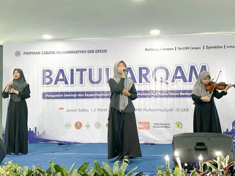 Diiringi Biola, Musik Religi Siswa Spemdalas Pukau Peserta Baitul Arqam PCM GKB
