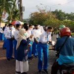 Serunya Aksi Siswa Spemdalas Berbagi Takjil