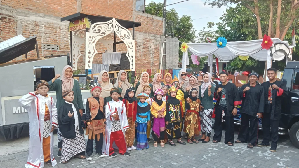 MI Muhammadiyah 14 Prestisius Kauman Ponorogo Meriahkan Kirab Budaya