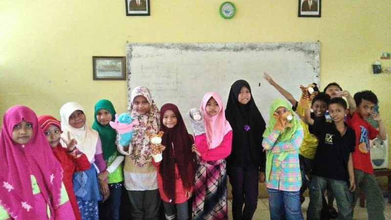 Serunya Belajar Bahasa Inggris dengan Boneka Tangan