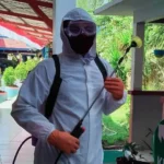 Sosok di Balik Baju Hazmat di Berlian School