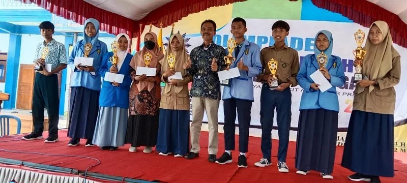 Siswi SMAM 1 Ngawi Juara Olimpiade Bahasa Inggris