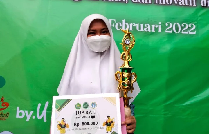 Siswi SMPM Jipat Raih Juara I Kaligrafi M2F-VIII 2022