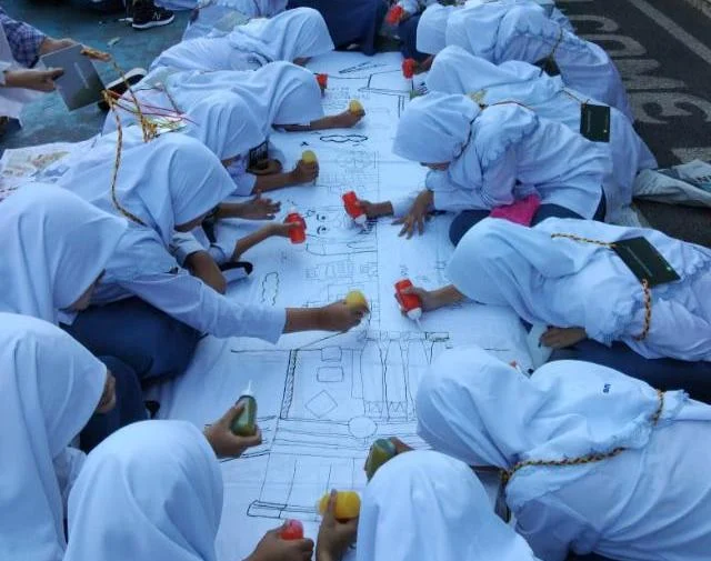 Membatik Massal 90 Meter Wisata Surabaya Warnai Fortasi di Smamda