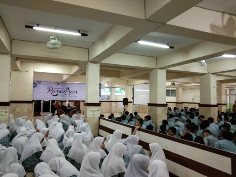 Siswa Ini Bertanya Hukum Obat Penahan Haid agar Bisa Puasa Full
