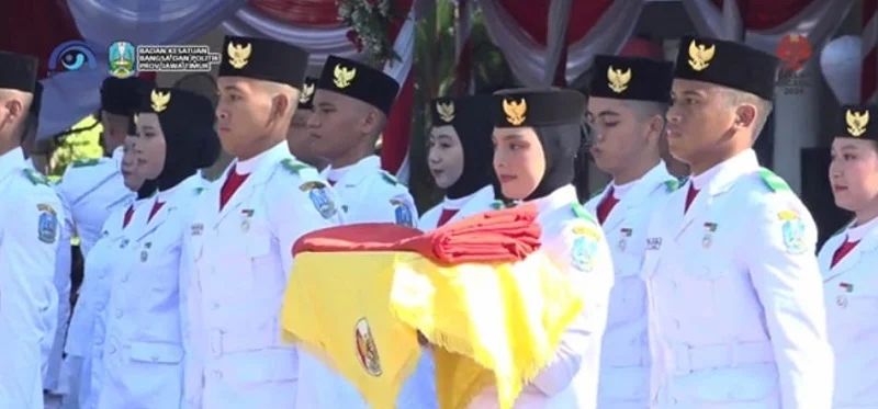 Siswa Smamda Surabaya Jadi Pengibar sang Saka di Grahadi