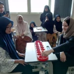 Siswa Smamio Ajak Pelajar AS Bermain Dakon dan Cicipi Cendol