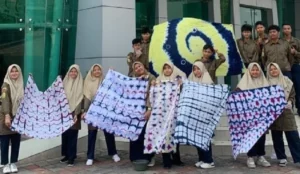 Siswa Smamio Kreasi Batik Jumputan