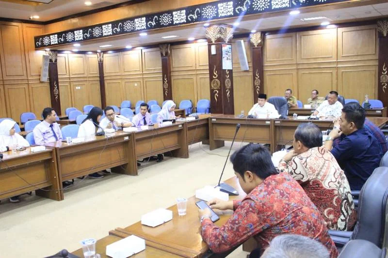 Kunjungi DPRD, Siswa Menjumpai Kondisi Politik seperti Ini