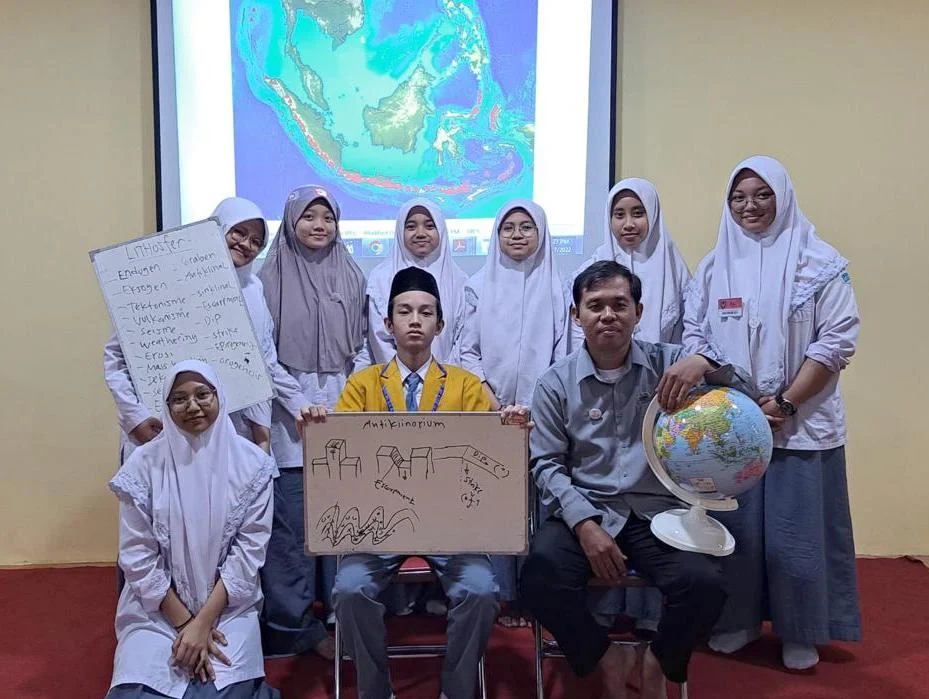 Dua Klub Smamsatu Ini Mengajak Siswa Belajar tanpa Beban