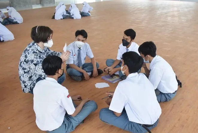 Begini Dua Guru Asing Ajak Siswa ICO Smamsatu Berbahasa Inggris