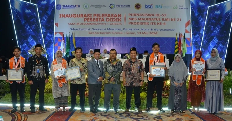 Luluskan 56 Santri, MBS Madinatul Ilmi Smamsatu Panen Apresiasi