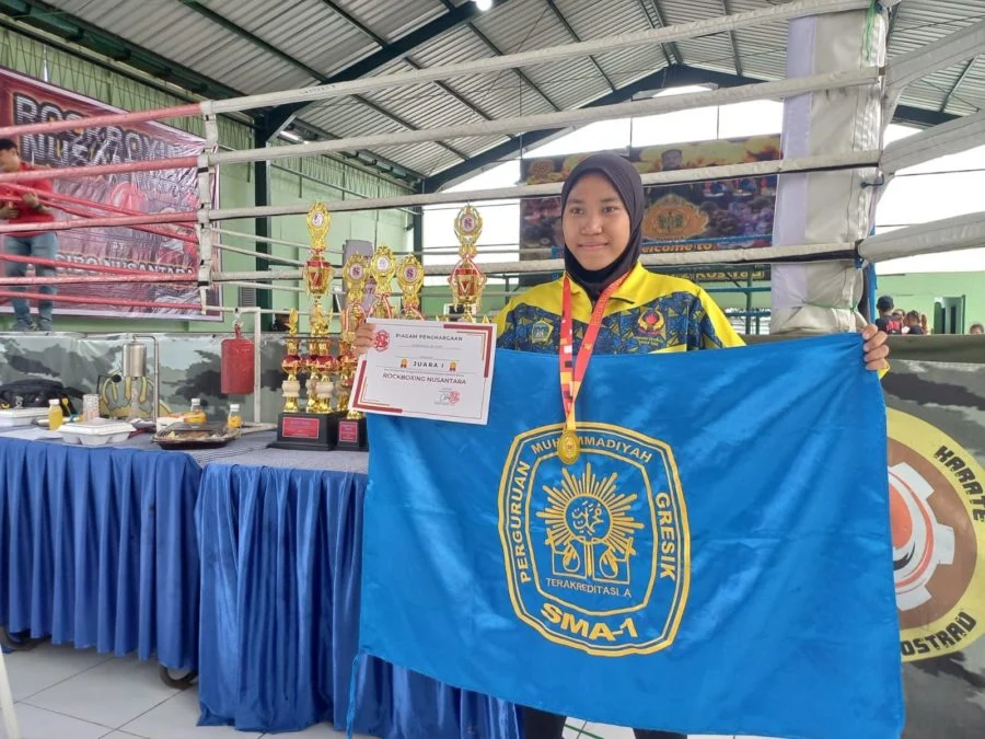Hijab Tak Menghalangi Siswi Smamsatu Juara I Rockboxing Nusantara