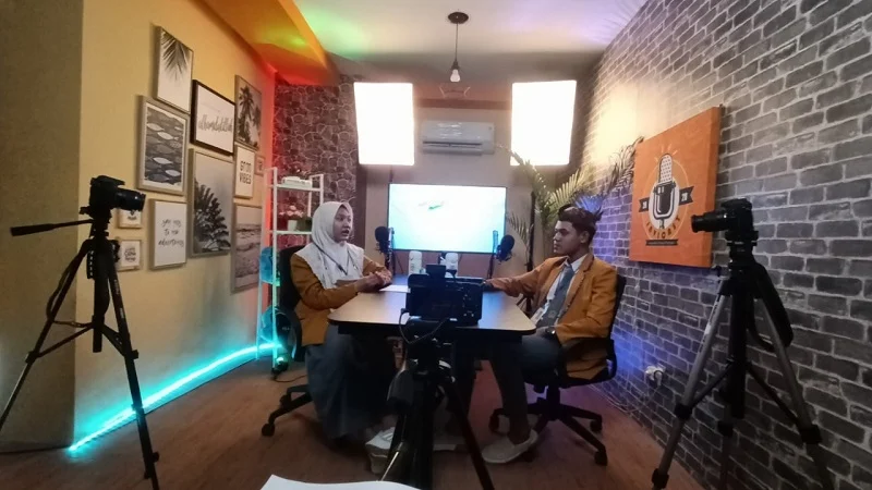 Studio Podcast Smamsatu Memiliki Alat-Alat Canggih Ini