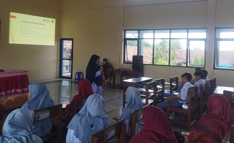 Guru Smamsi Sosialisasi Puncak P5