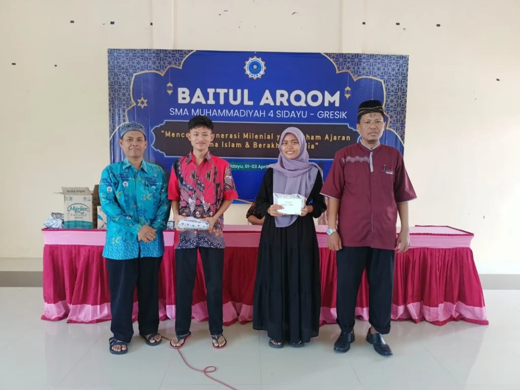 Closing Ceremony PKBA, Smamsi Bagi Hadiah