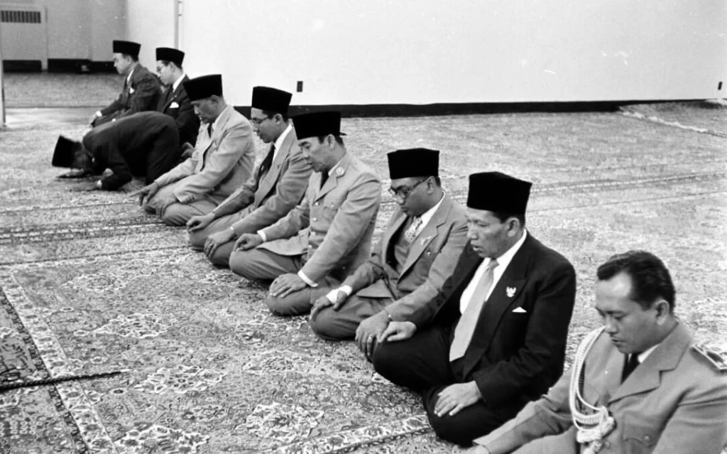 3 Fase Keagamaan Bung Karno: dari Muslim KTP Jadi Muslim yang Yakin