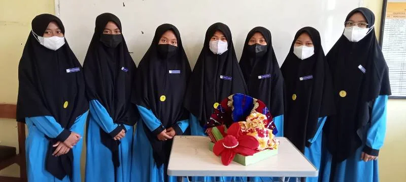 Santri Belajar Merangkai Hantaran, Hasilnya Luar Biasa