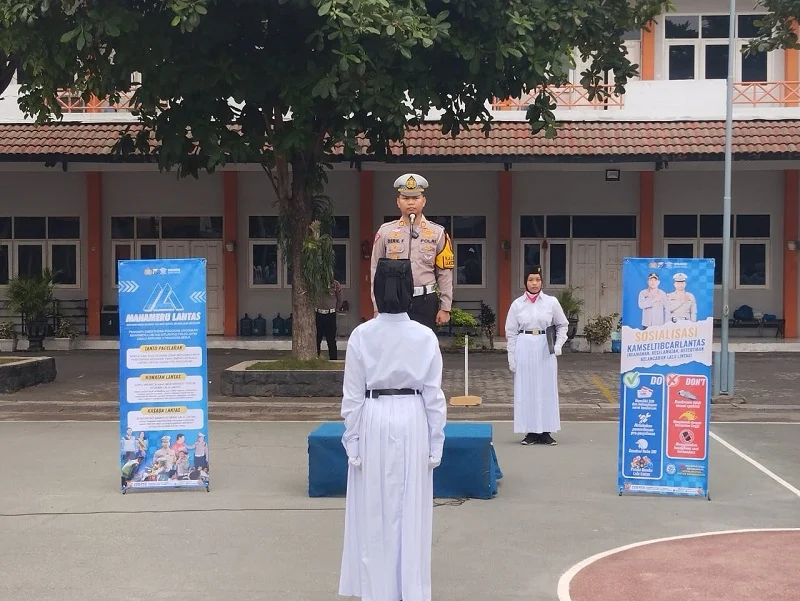 Kasatlantas Polres Gresik Jadi Pembina Upacara di Spemdalas, Ini yang Disampaikan