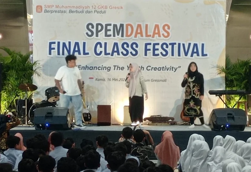 Kritik Masyarakat Urban, Teater Akar Spemdalas Tampilkan Gegerungan di Final Class Festival