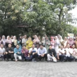 Guru dan Karyawan Sekolah GKB Halalbihalal bersama Ketua Majelis Dikdasmen