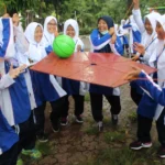 Ajak Siswa Baru Berburu  POKEMON ke Taman Kota