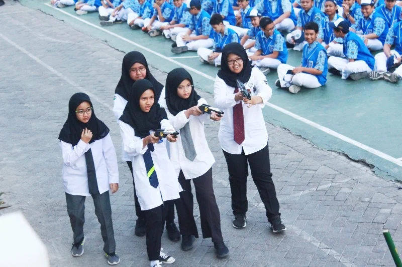 Usai Upacara, di Halaman Sekolah Ini Terjadi Baku Tembak, Korban Mati Berjatuhan