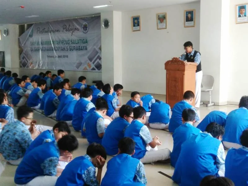 Di Masjid Ini Khotib Jumat Masih Anak SMP