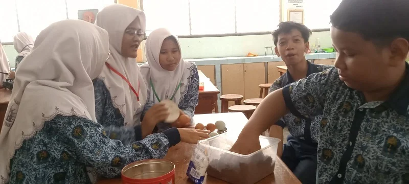 Siswa Spemutu Uprak, Ada yang Bikin Telur Asin dan Cerpen